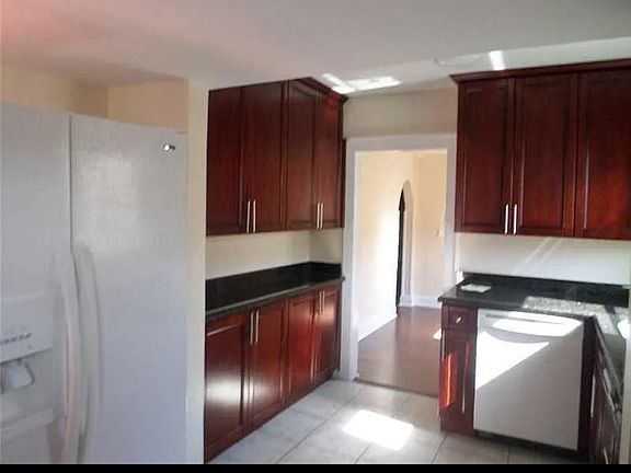 5th image of 423 N L St APT 1