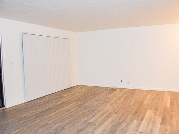 4th image of 1637 Malvern Ave #3