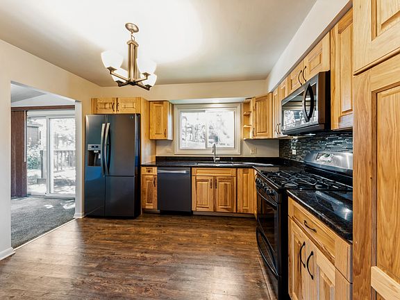 3rd image of 1280 Aberdeen Ln