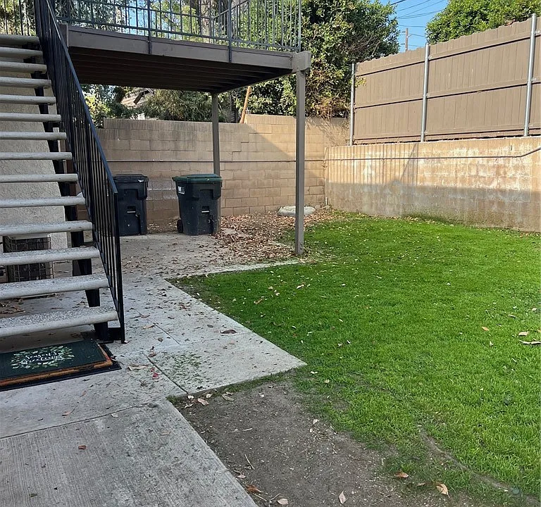 235 W 4th St