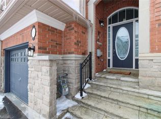226 Duskywing Way, Oakville, ON L6L 6X4