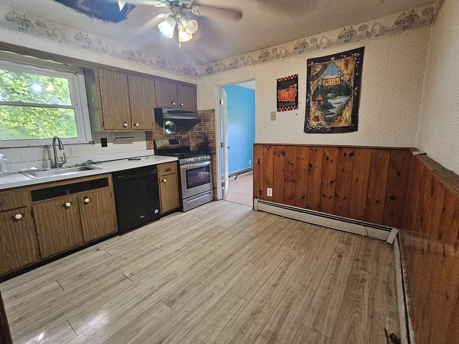 5 bed, 1872 sqft, $3,800 — Photo 2