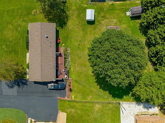 4th image of 830 Rolling Hills Dr