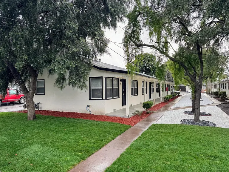 467 S Buena Vista Ave #17 — Photo 2
