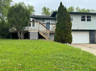 405 12th Ave NE, Minot, ND 58703