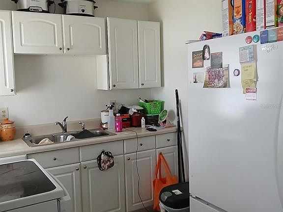 2nd image of 905 BEVERLY AVENUE