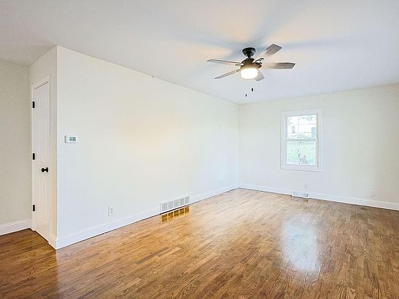 3rd image of 3841 Maplewood Dr