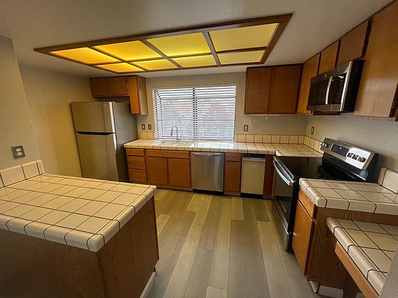 3rd image of 18029 Hillwood Ln