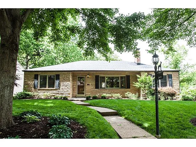 347 Hampshire Ct photo 1