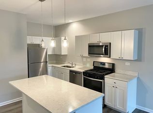 301 N Madison St APT 2D, Woodstock, IL 60098