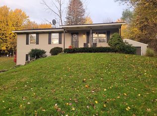 3855 Oakridge Ave NW, Comstock Park, MI 49321