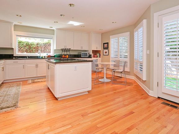 5th image of 244 Selby Ln