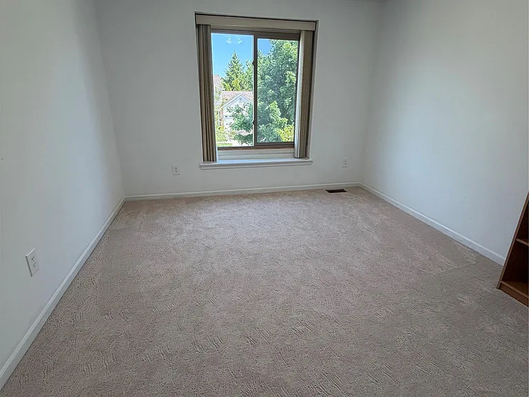 7043 Foxridge Dr — Photo 28