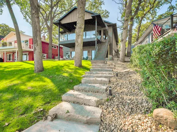 1201 Lakeshore Dr, Okoboji, IA 51355