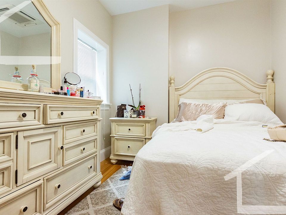 4 Gardner St. #2 Boston - Allston Unit Photo 3