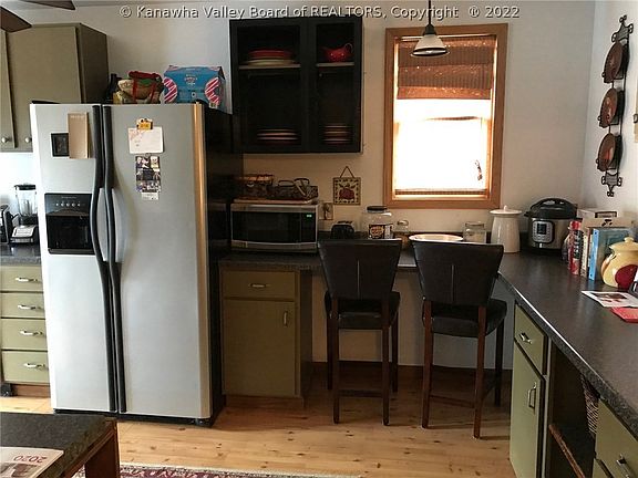 4th image of 239 Staunton Ave