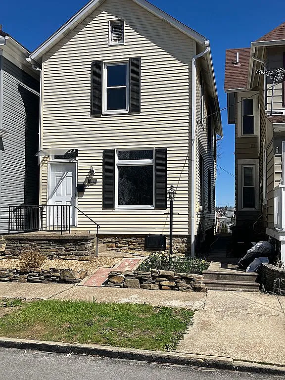 411 Oakland Ave photo 1