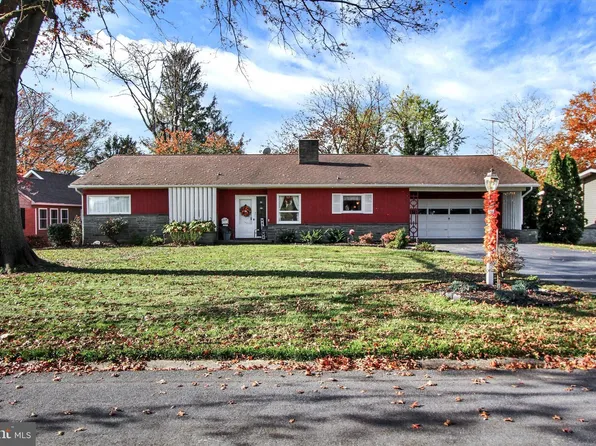 56 Ridgeview Dr, Leola, PA 17540