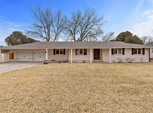 105 Thunderbird Dr, Hutchinson, KS 67502