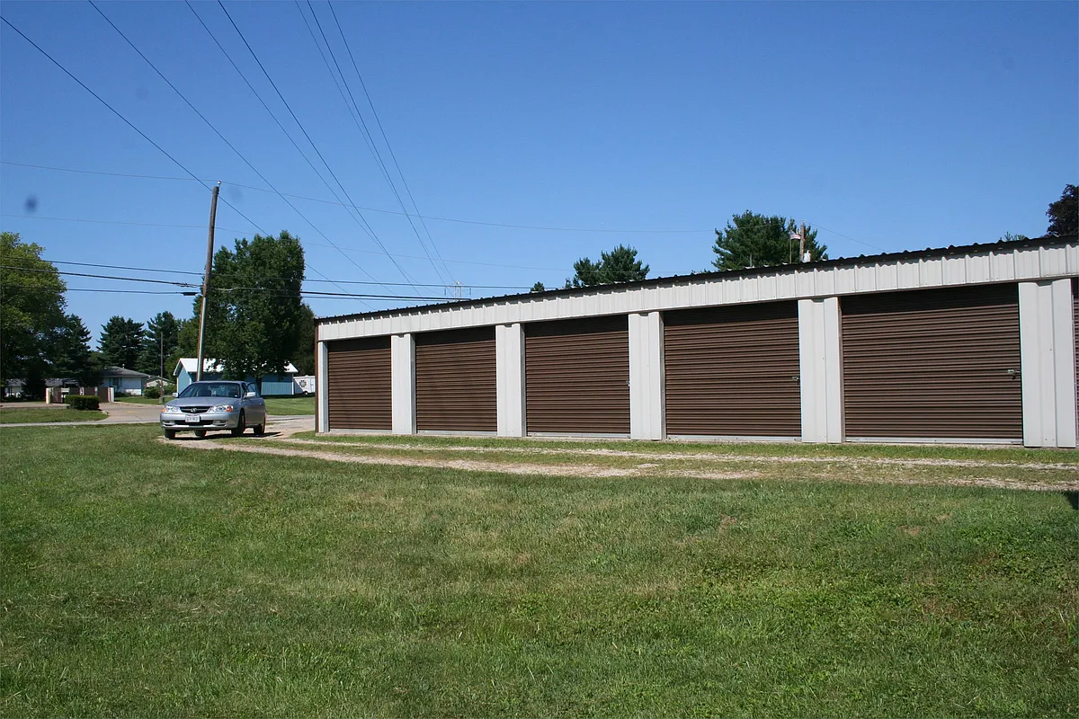 Building Photo - 9 Pine St #84STORAGE