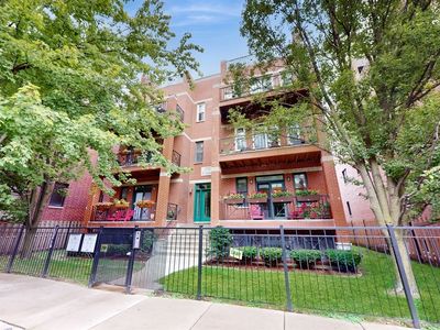 2702 W Montrose Ave APT 2W, Chicago, IL, 60618