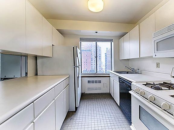 4th image of 420 E 58th St APT 11A
