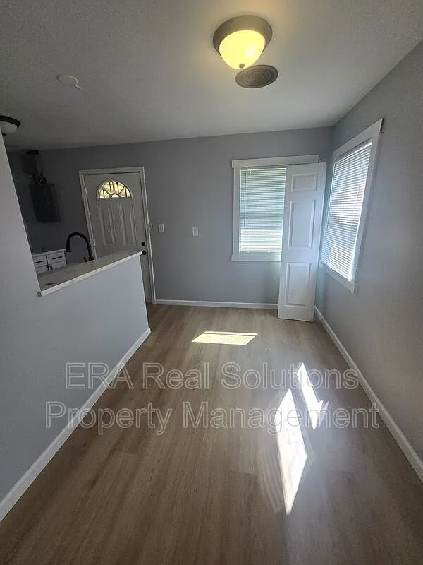 3 bed, 1.0 bath, 864 sqft, $1,250 — Photo 4