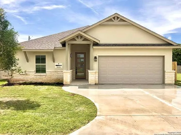 2002 Yellow Rose Way, Gonzales, TX 78629