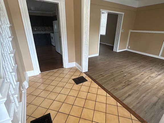 2nd image of 14 W 28th St