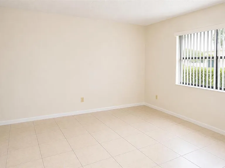 11000 NW Royal Palm Blvd — Photo 7