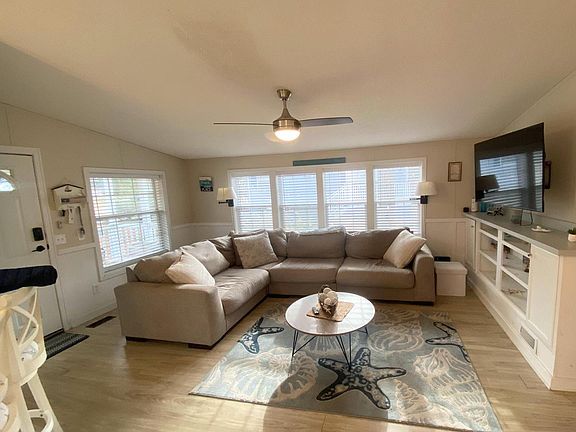 3rd image of 26586 Barn Ln #9