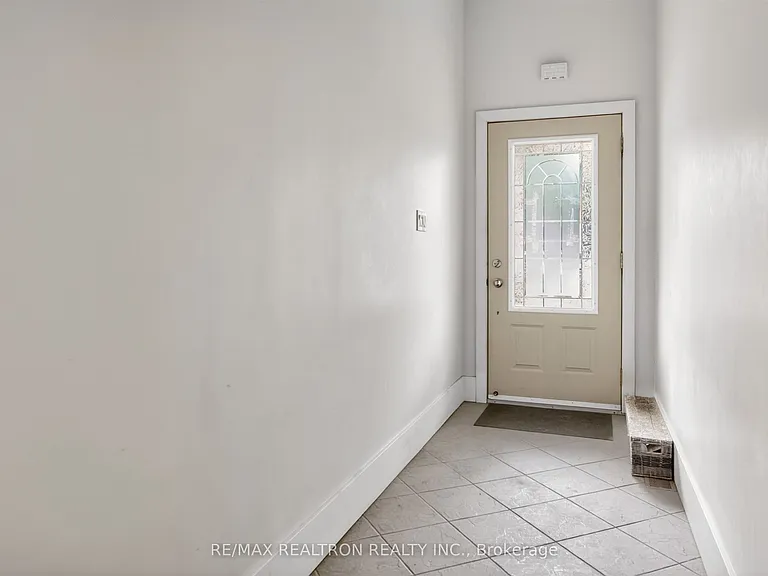 119 Markham St #MAIN FL — Photo 2