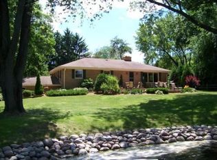 2215 Key Point Ln, Hartland, WI 53029