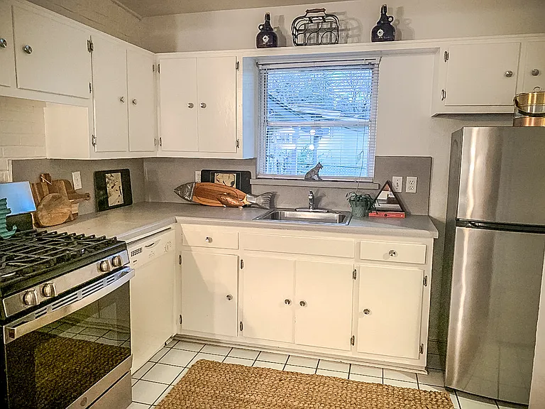 904 Chevy Chase Dr #1 — Photo 5