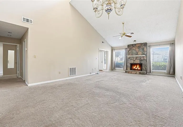 813 Serramonte Dr NE — Photo 3