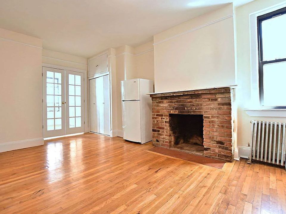 1st image of 159 Prince St APT 9
