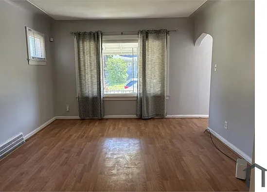 19321 Cliff St — Photo 3