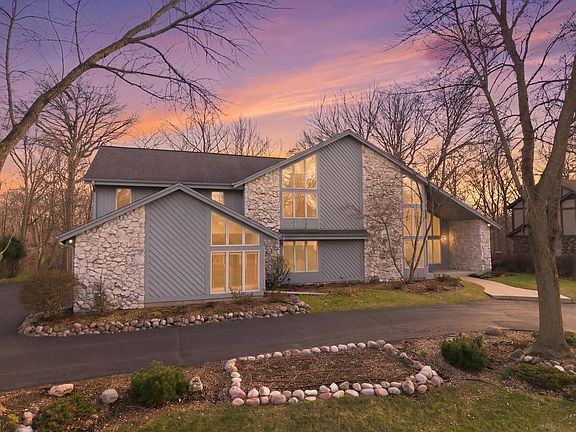 2nd image of 301 West Ravine Baye ROAD