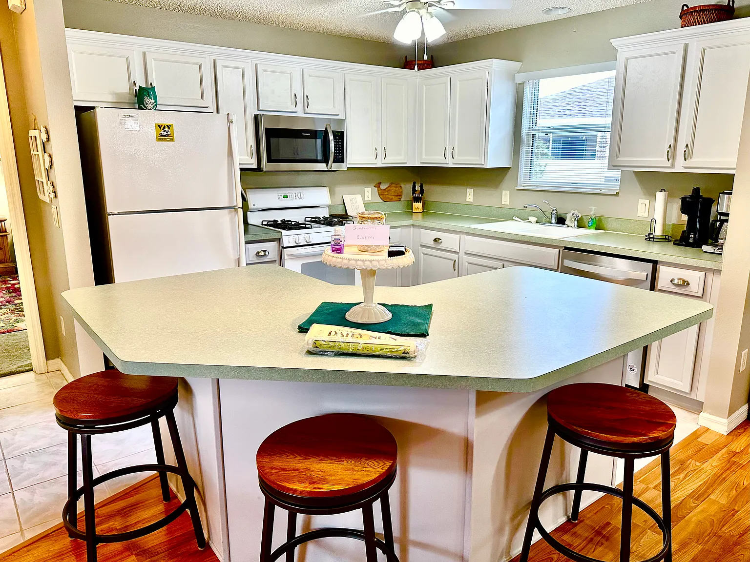3 bed, 1400 sqft, $2,800 — Photo 2