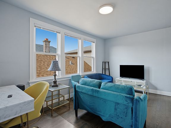 4th image of 2430 N Normandy Ave #2