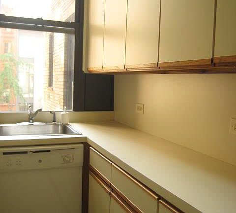 3rd image of 157 E 72nd St APT 2H