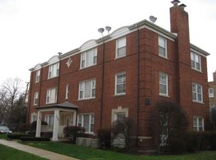 733 Dobson St APT 1S, Evanston, IL 60202