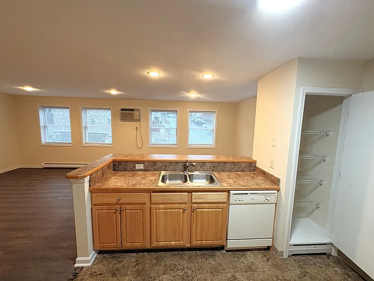 Holly Brook Apartments — Photo 43