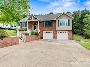 4214 10th Street Pl NE, Hickory, NC 28601