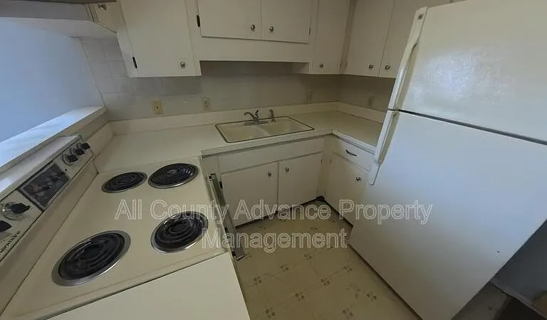 6189 Chesham Dr #1 — Photo 3