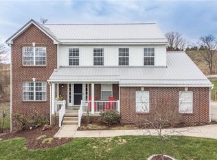 1024 S Lake Dr, Gibsonia, PA 15044