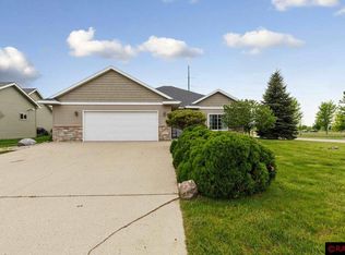 2233 Fairbanks Dr, North Mankato, MN 56003