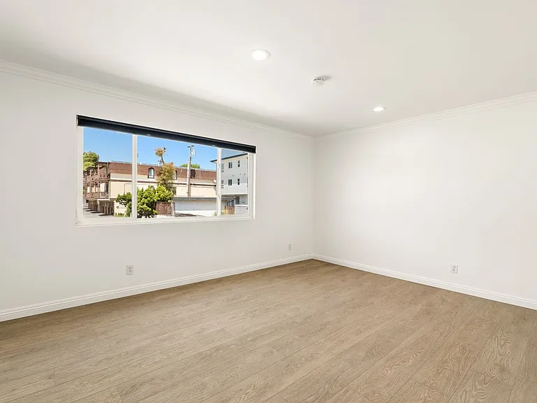 1720 Ardmore Ave #221 — Photo 11