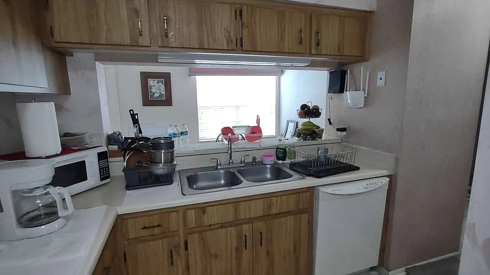 3 bed, 912 sqft, $690 — Photo 4