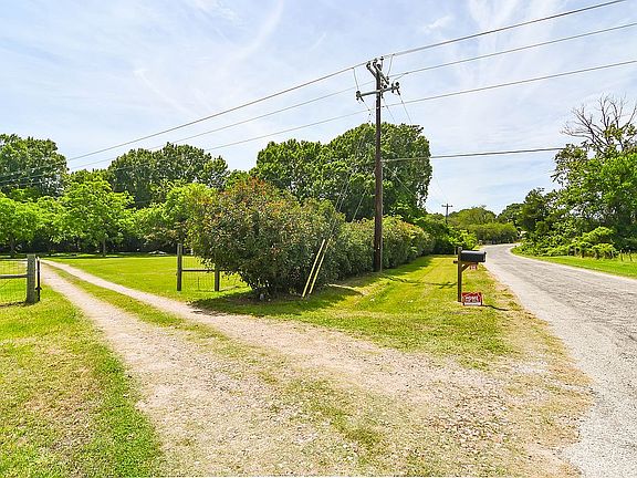 2nd image of 2545 Benton Dr